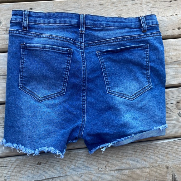 SHEIN ripped jean shorts 🔵 - Picture 2 of 3